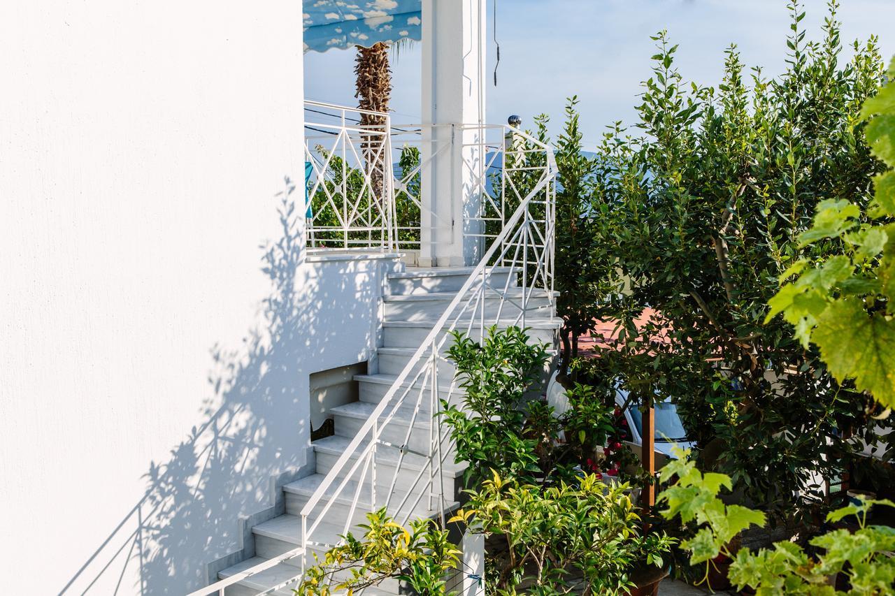 Μeltemi Aparthotel Glífa Exteriör bild